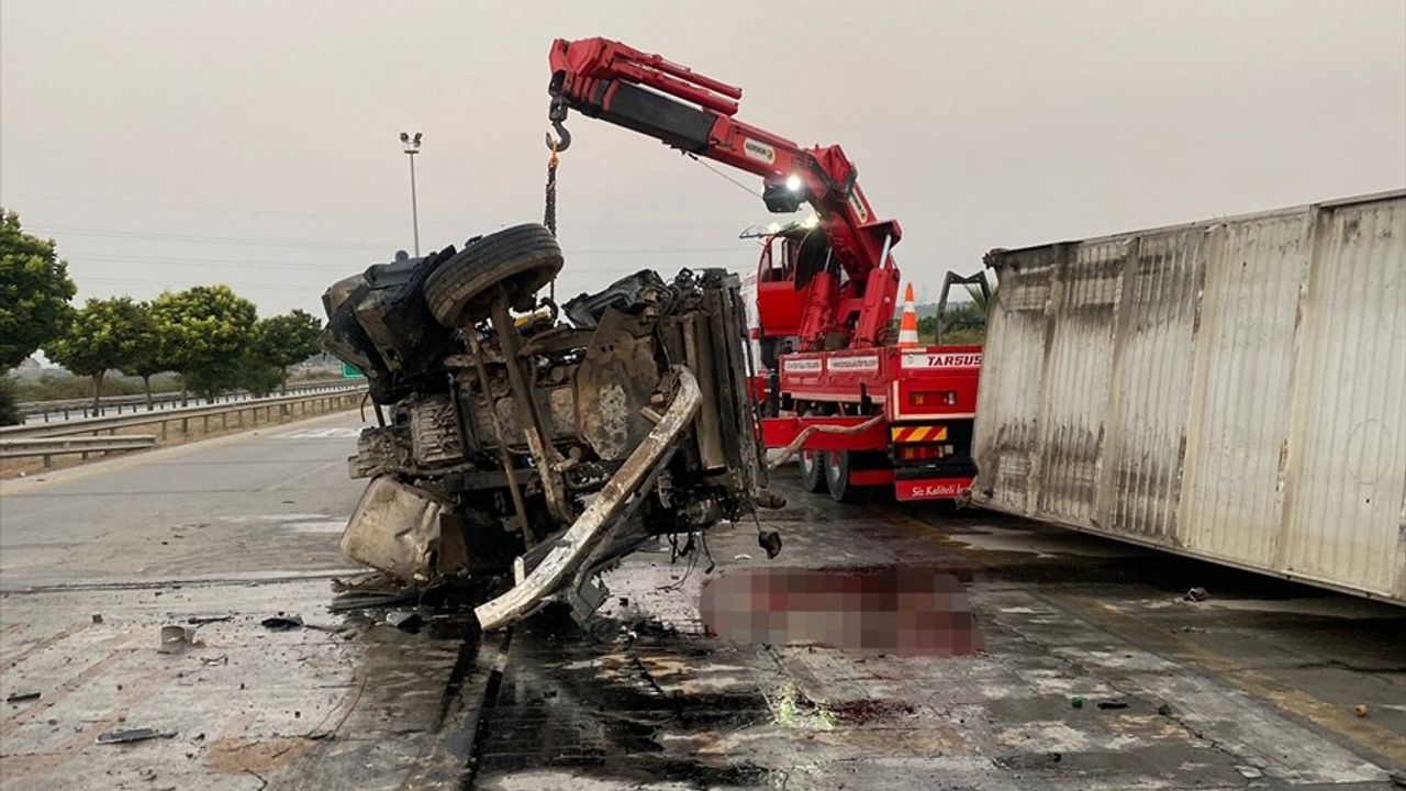 Mersin'de Trafik Kazası: Tır Sürücüsü Hayatını Kaybetti