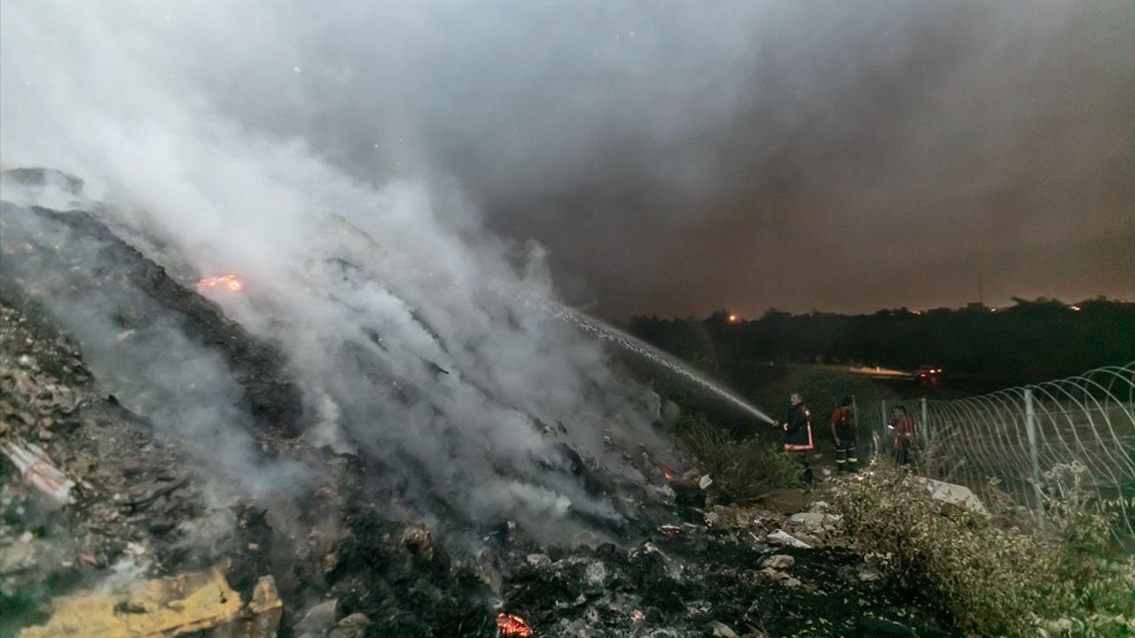 Mersin'deki Atık Alanında Yangın Kontrol Altına Alındı