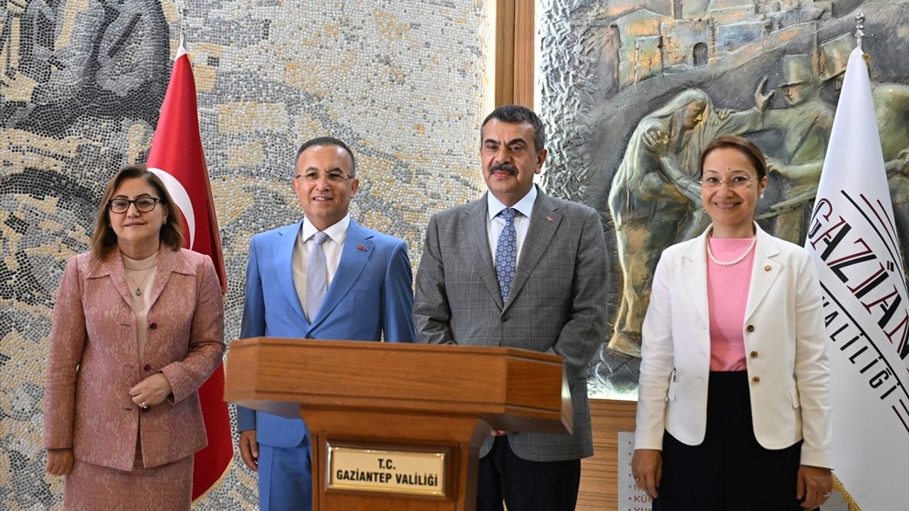 Milli Eğitim Bakanı Tekin Gaziantep'te Yatırımları Değerlendiriyor