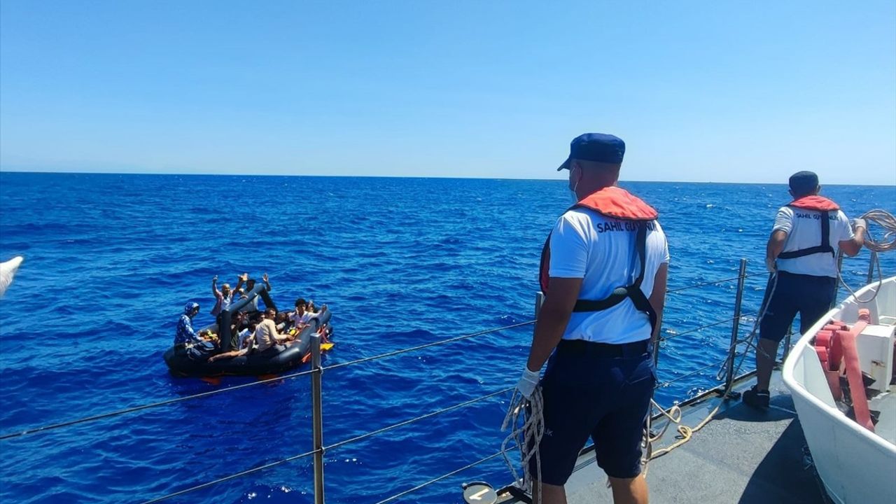 Muğla Açıklarında Düzensiz Göçmen Operasyonu: 22 Kurtarıldı, 41 Yakalandı