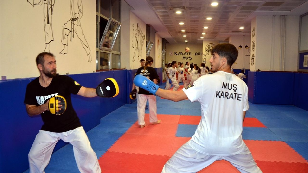 Muş'ta Karate Antrenörleri Geleceğin Şampiyonlarını Yetiştiriyor