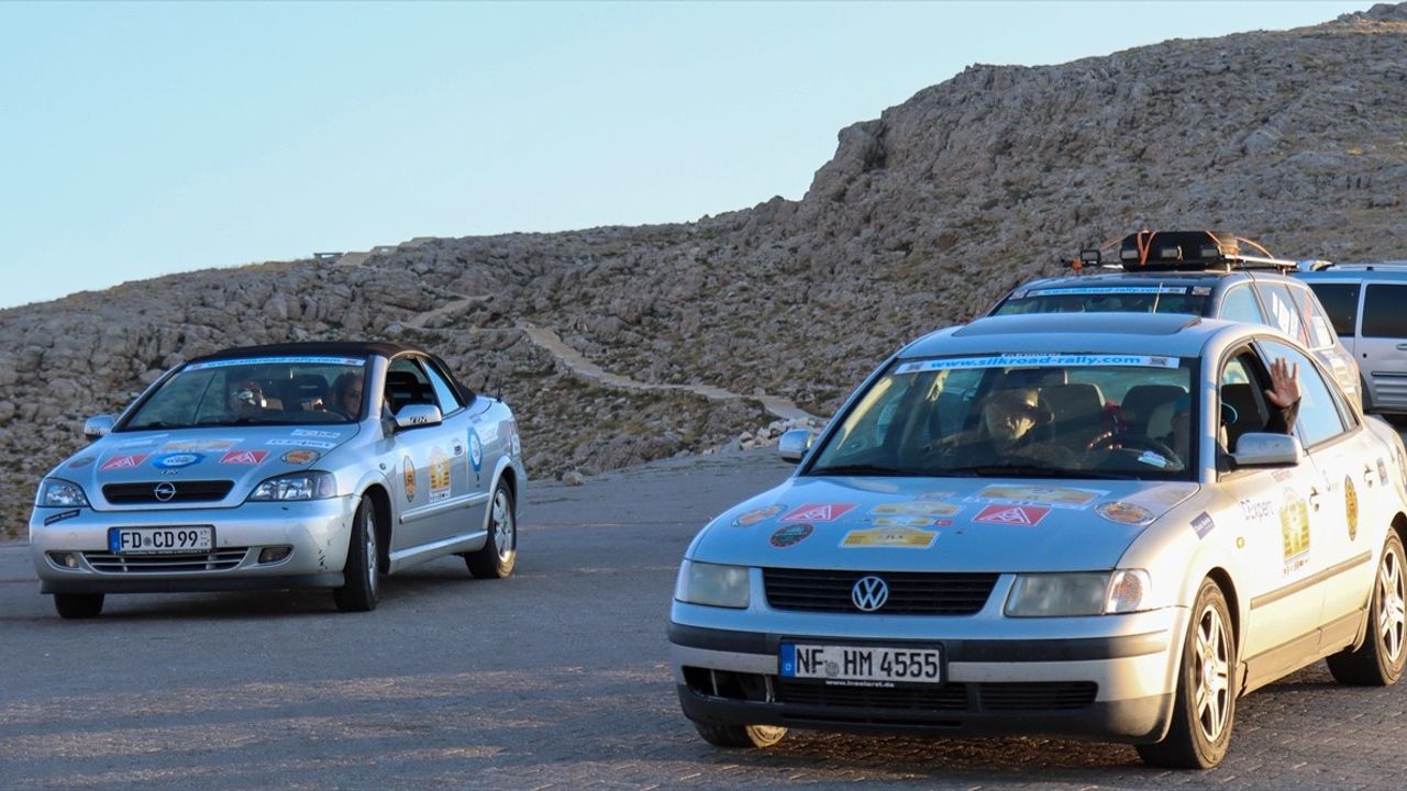 Nemrut Dağı'nda Doğu-Batı Dostluk ve İpek Yolu Rallisi Rüzgarı Esti