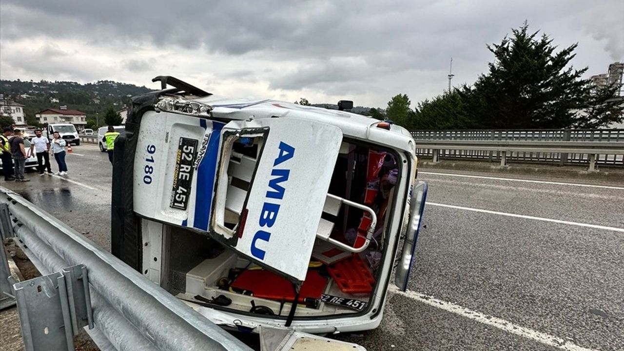 Ordu'da Ambulans Kazası: 4 Yaralı