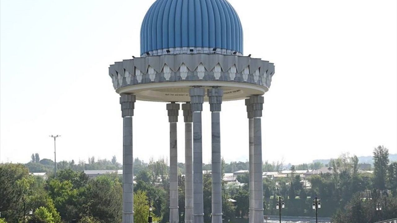 Özbekistan'da Siyasi Baskı Kurbanları Anıldı