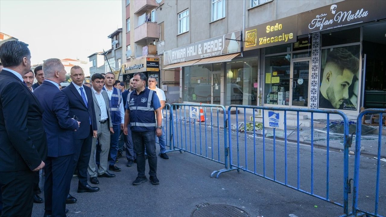 Pendik'te İETT Otobüsü Binasına Çarptı, Vali Gül İncelemelerde Bulundu