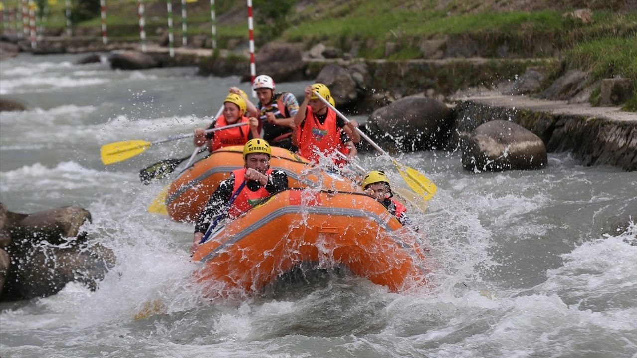 Rize'de 13. Uluslararası Rafting Yarışması Heyecanı