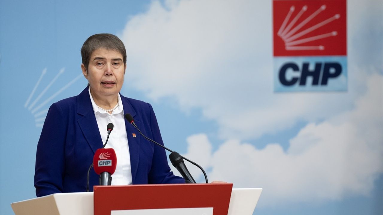 Şahbaz'dan Şehir Hastanelerine Eleştiriler: Kamu Kaynakları ve Tıbbi Cihaz Alımları Sorunu