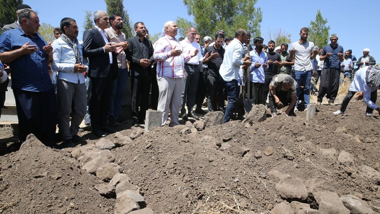 Şanlıurfa'da Beş Çocuk Aynı Mezarın İçinde Toprağa Verildi