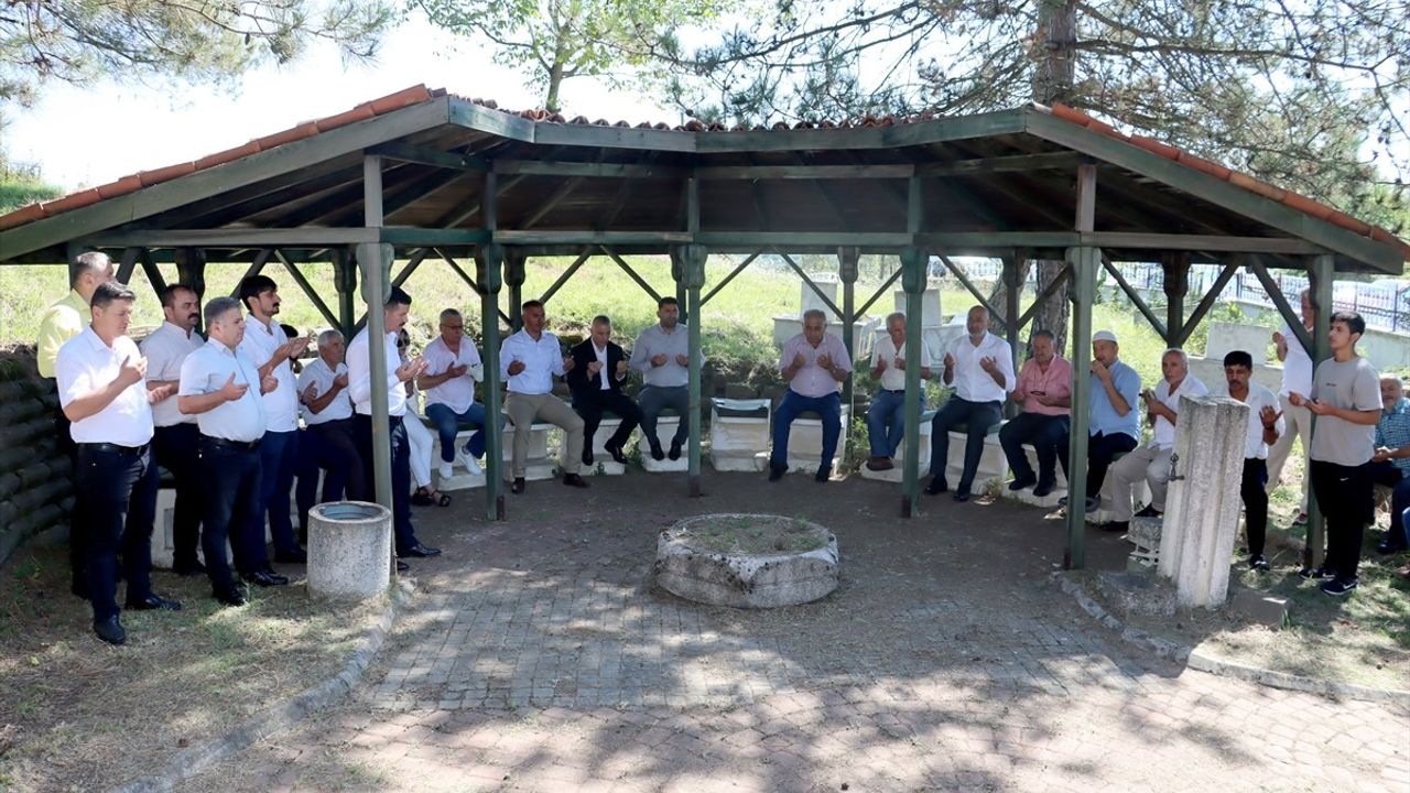 Şemsi Denizer Zonguldak'ta Mezarı Başında Anıldı