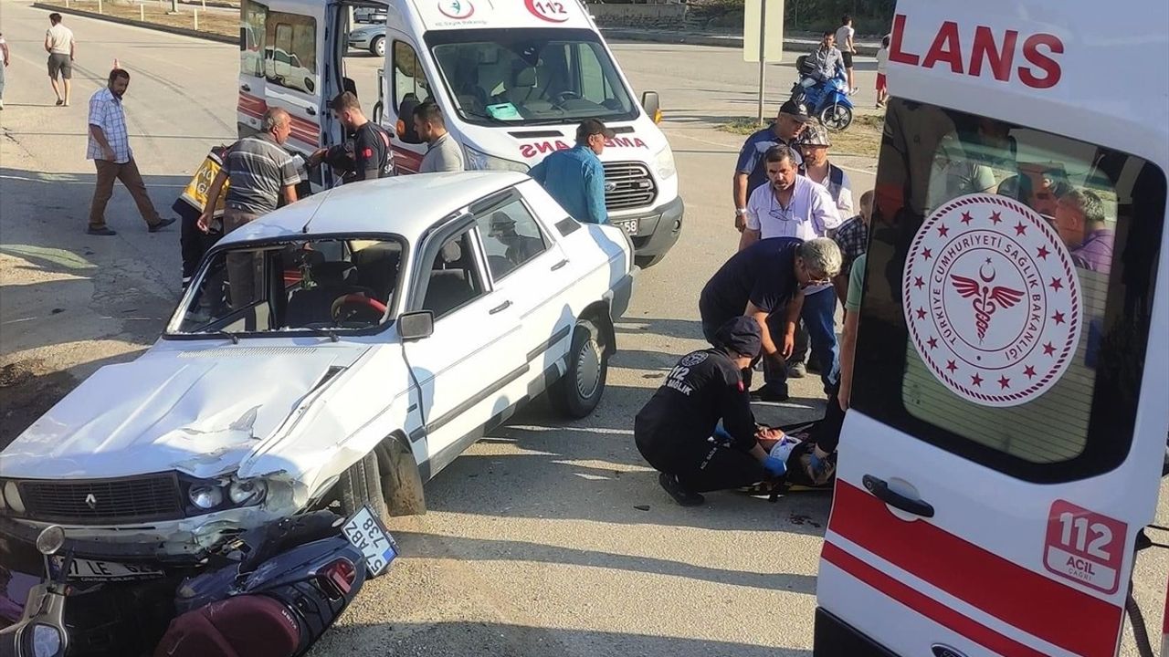 Sinop'ta Trafik Kazası: Otomobil ve Motosiklet Çarpıştı, 2 Yaralı