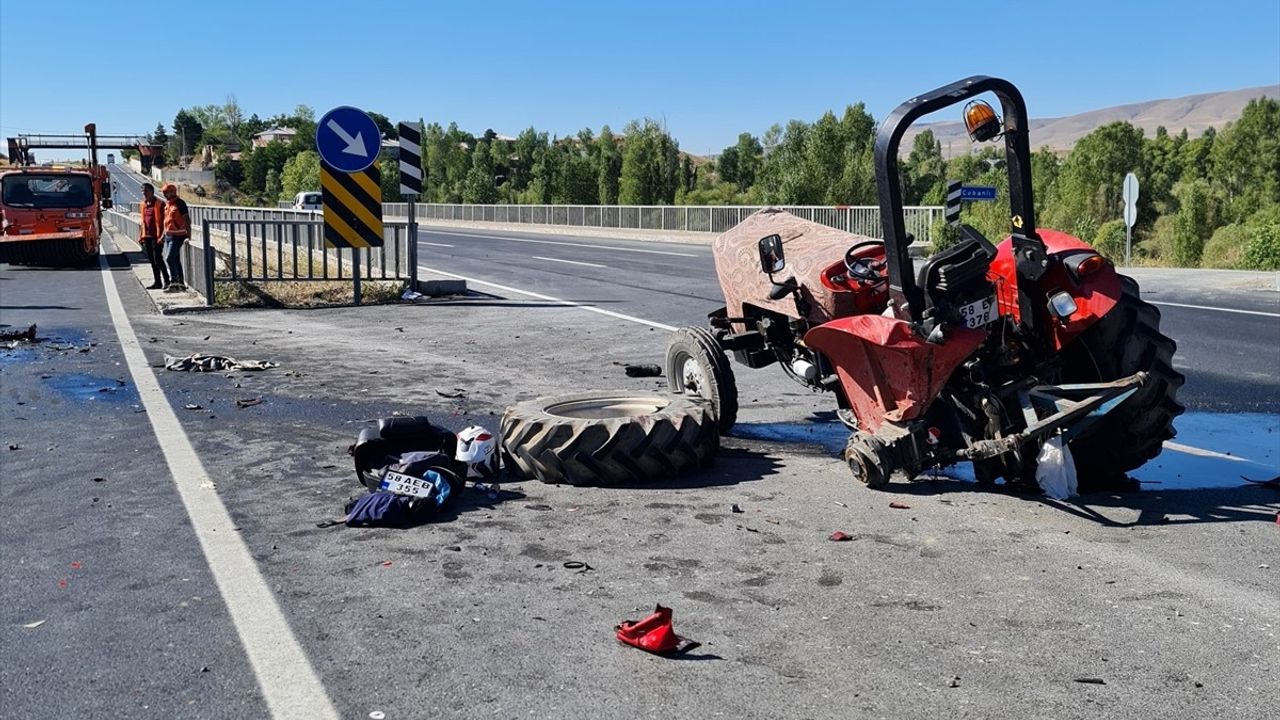 Sivas'ta Motosiklet ve Traktör Çarpışması: 1 Ölü, 1 Yaralı