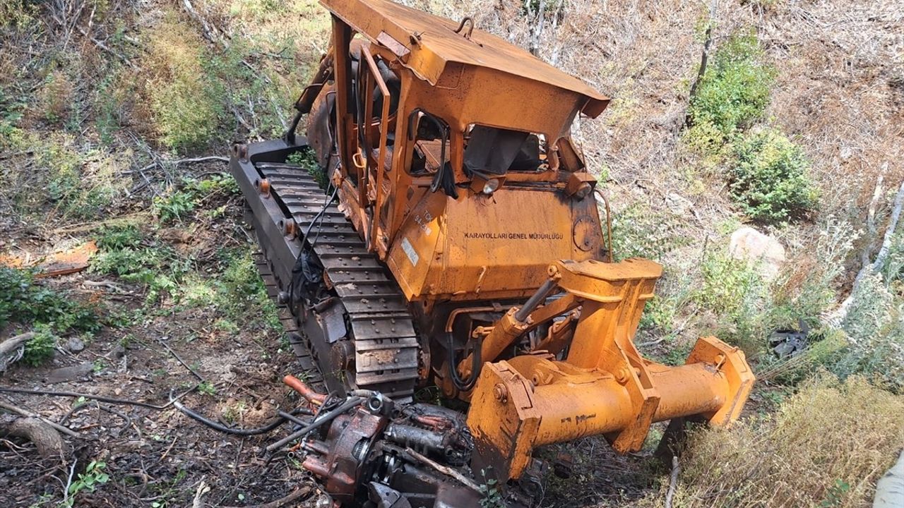 Sivas'ta Yangınla Mücadelede Trajik Kaza: Dozer Operatörü Hayatını Kaybetti