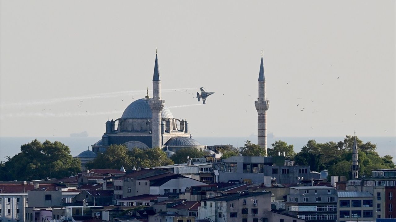 SOLOTÜRK'ün 30 Ağustos Zafer Bayramı Uçuş Gösterisi