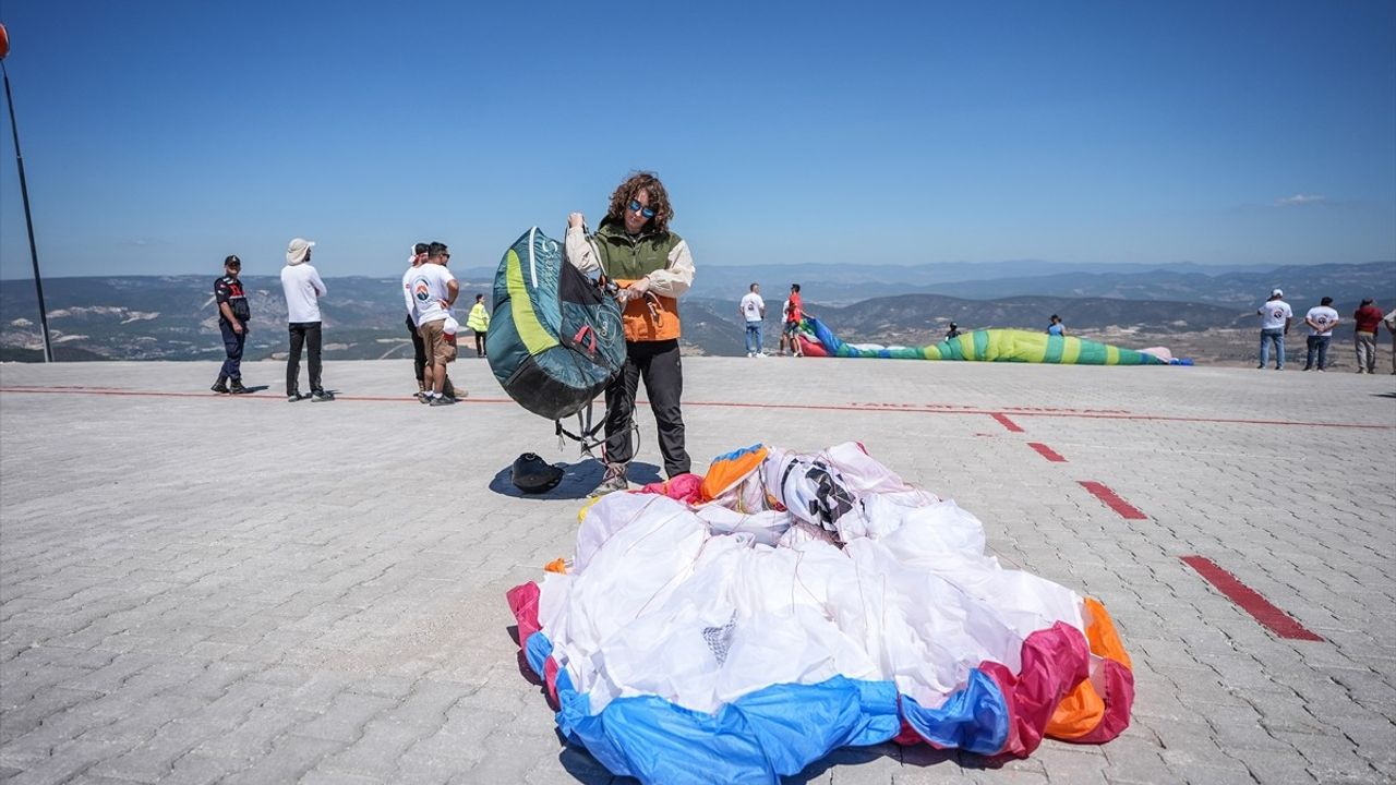 Take Off Bilecik Etkinliği: Yamaç Paraşütü Uçuşları Başarıyla Gerçekleşti