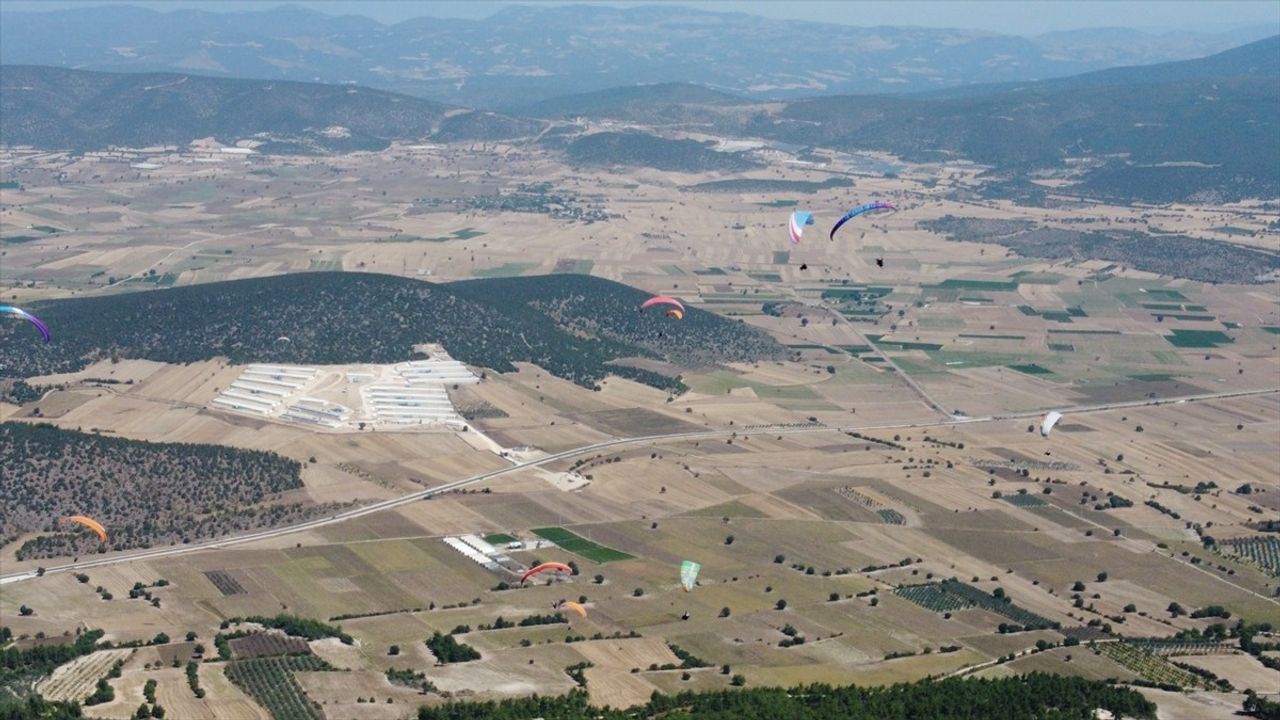 Take Off Bilecik Yamaç Paraşütü Etkinliği İle Ekstrem Sporlar Rüzgarı