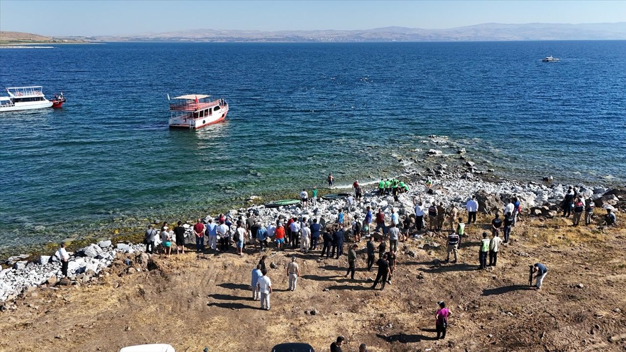 Tatvan'da 14 Kilometrelik Yüzme Maratonu Gerçekleşti