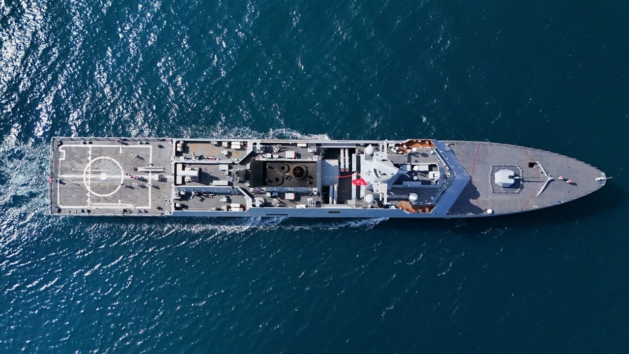 TCG Kınalıada Korveti, Foça'da Duygusal Bir Törende Karşılandı