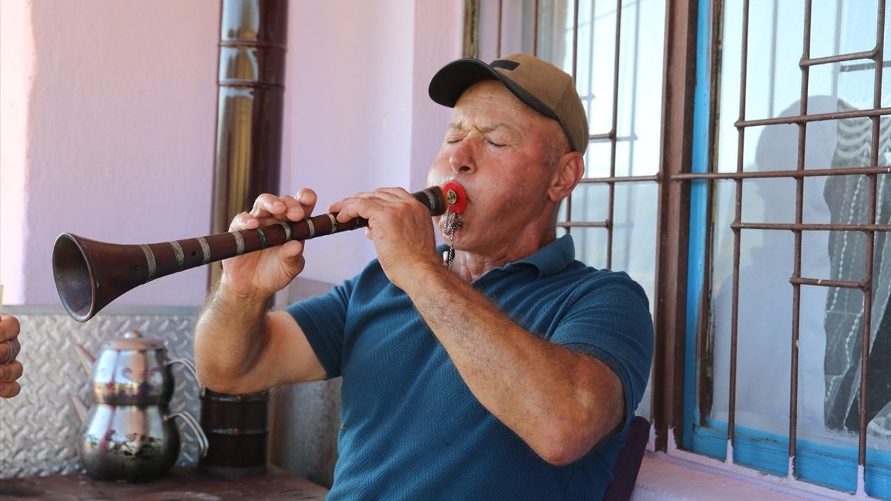 Tokat'ta Baba-Oğul Unutulmaz Düğün Performansı