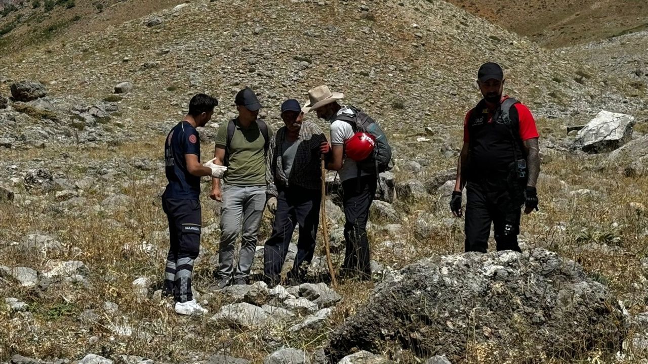 Tunceli'de Mahsur Kalan Baba Oğul Kurtarıldı