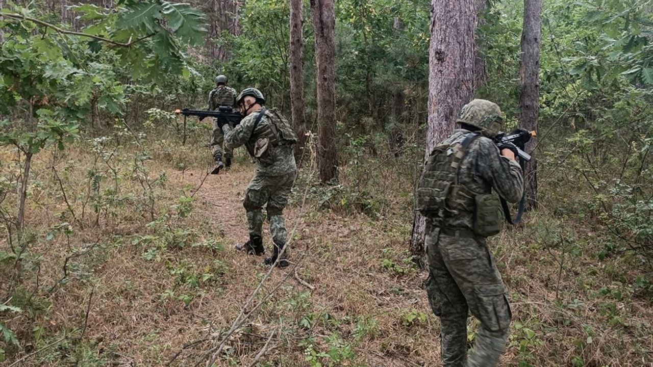 Türk Askerlerinden Kosovalı Askerlere Eğitim Desteği