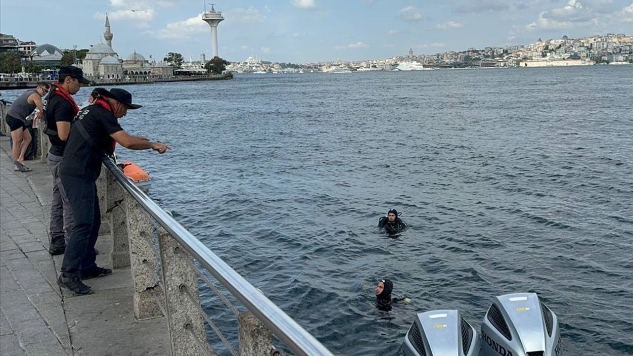 Üsküdar'da Deniz Kazası: Arama Çalışmaları Devam Ediyor