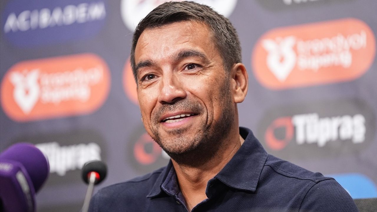 Van Bronckhorst'tan Beşiktaş-Antalyaspor Maçına Dair Açıklamalar