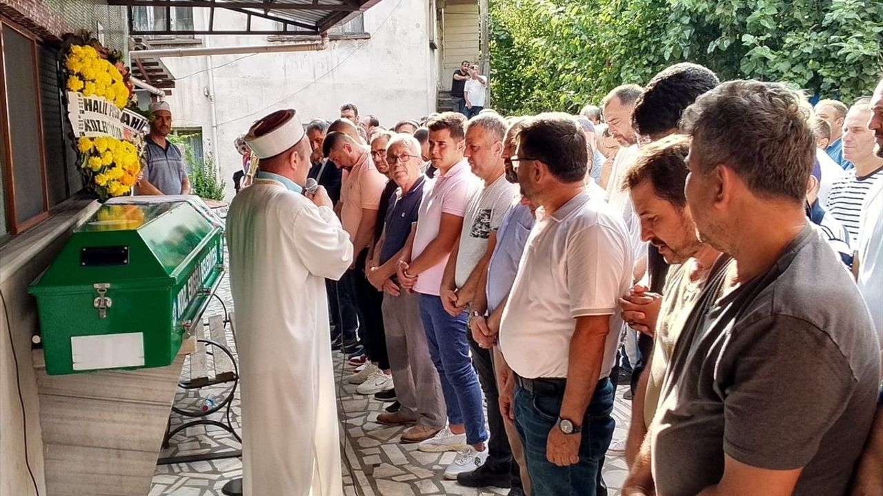 Zonguldak'ta Taksinin Çarptığı Kadın Toprağa Verildi