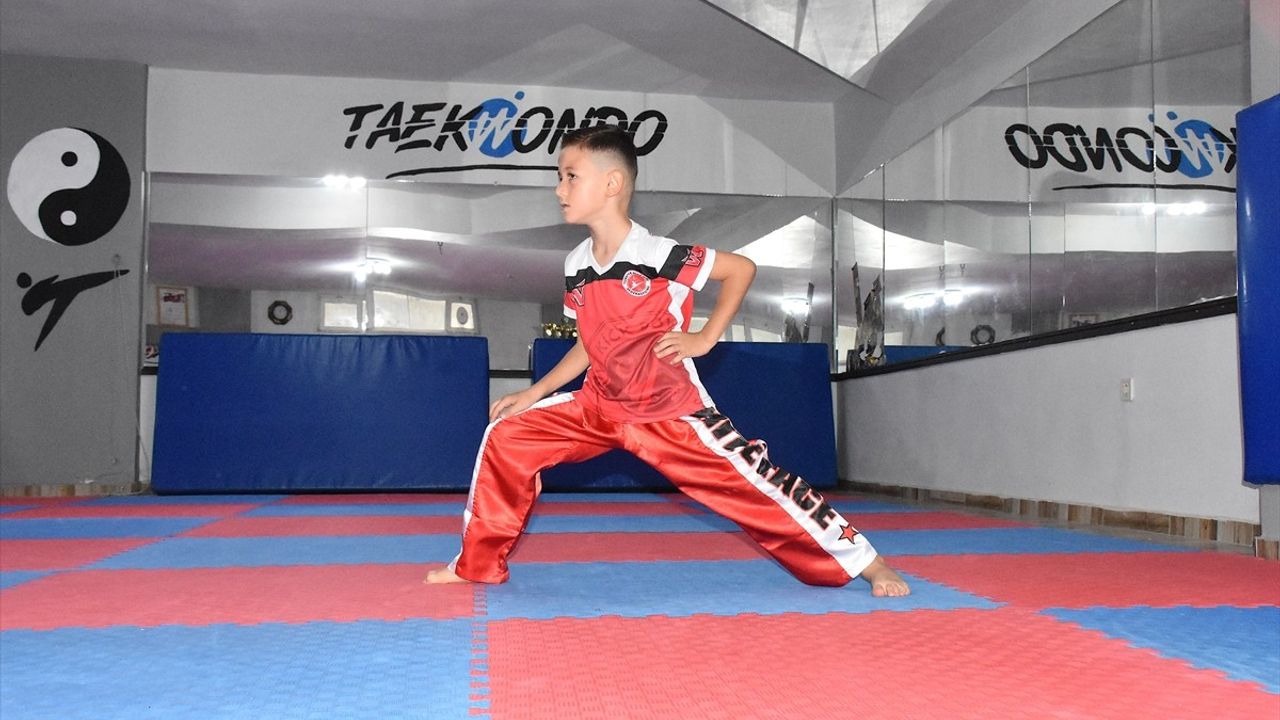 6 Yaşındaki Ahmet Batur İnan'dan Kick Boks Başarısı