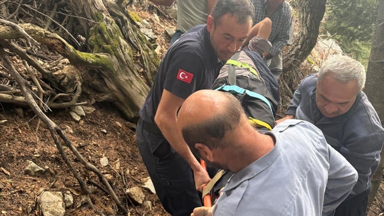 Adana'da Kayalıklardan Düşen Adam Yaralandı