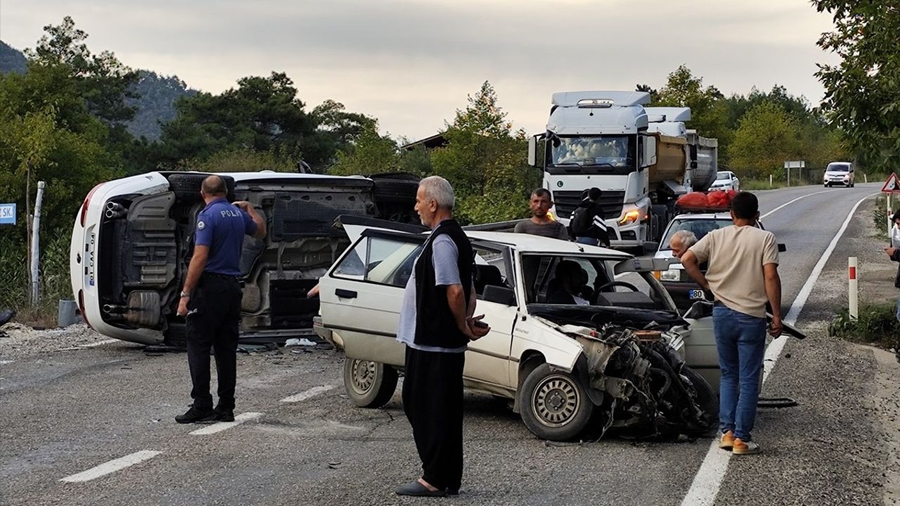 Adana'da Trafik Kazası: 1 Bebek ve 4 Yaralı