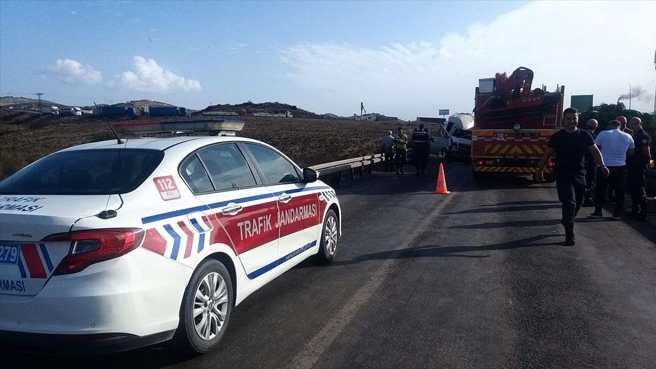 Adana'da Trafik Kazası: 3 Ölü, 8 Yaralı