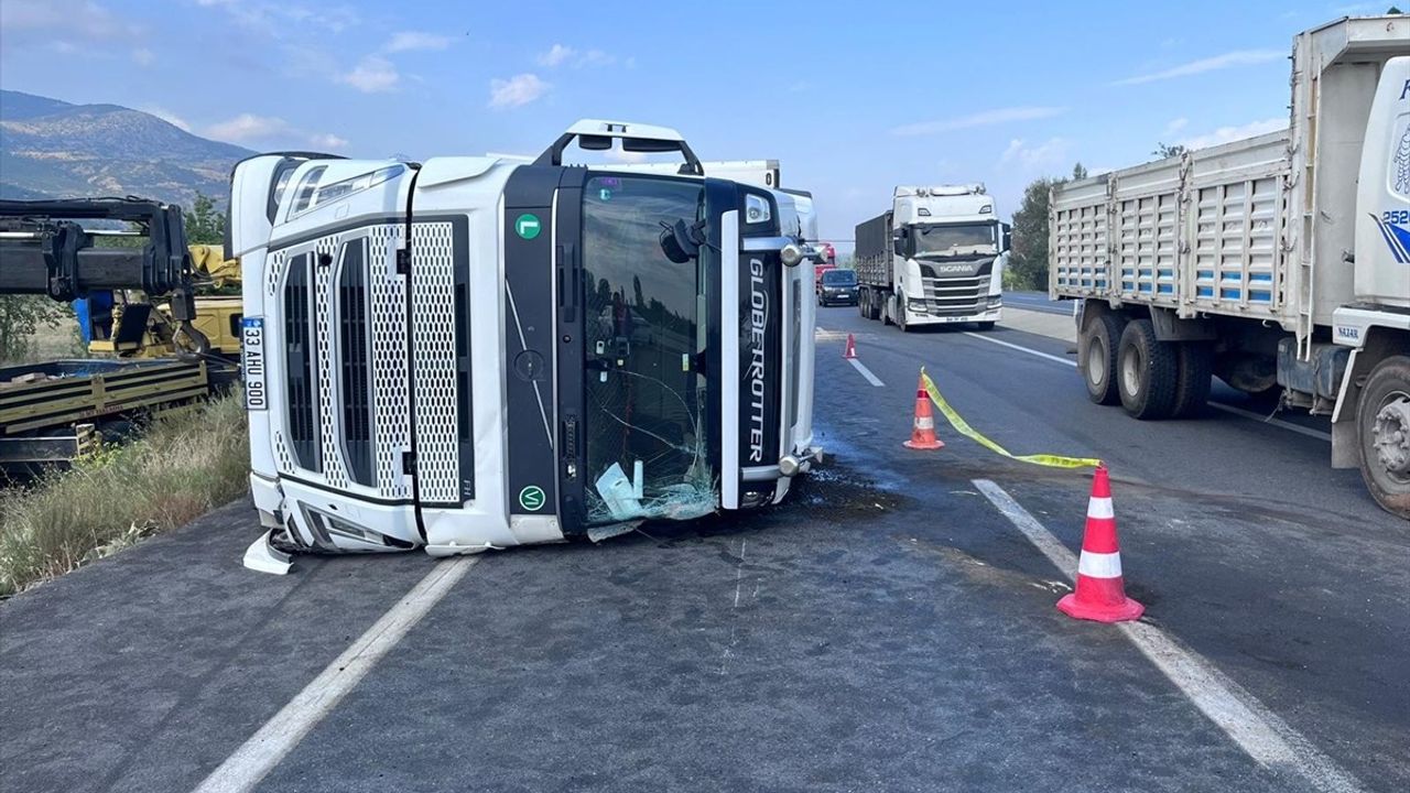 Afyonkarahisar'da Tır Kazası: Sürücü Hayatını Kaybetti