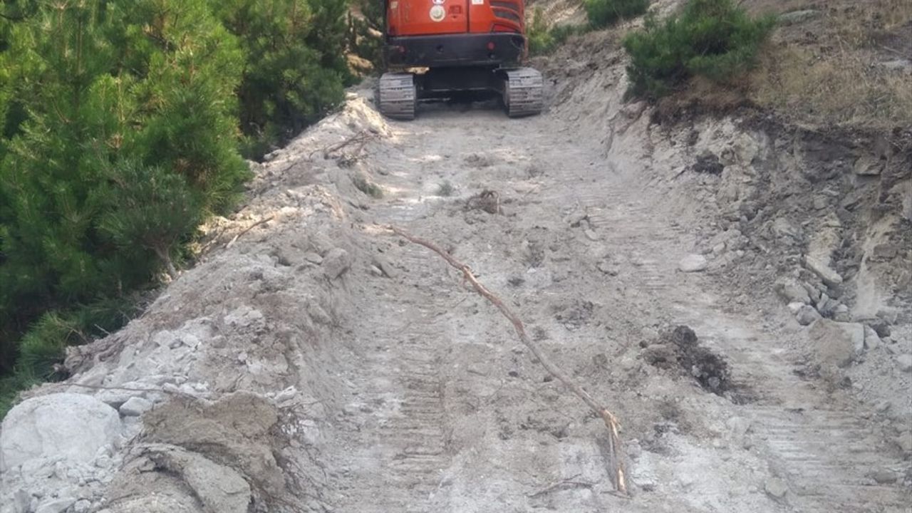 Afyonkarahisar'da Yuvarlanan İnek 1,5 Kilometrelik Yol Açılarak Kurtarıldı