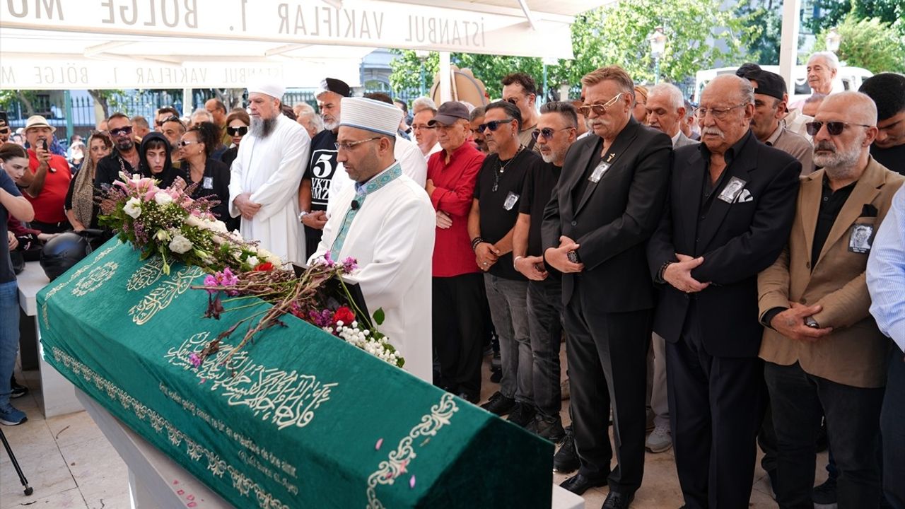 Ahu Tuğba'nın Son Yolculuğu: Türk Sinemasının Efsanesi Toprağa Verildi