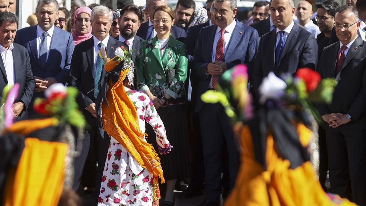 Ailelerin Eğitim Sürecine Katılımı: Bir Başlangıç