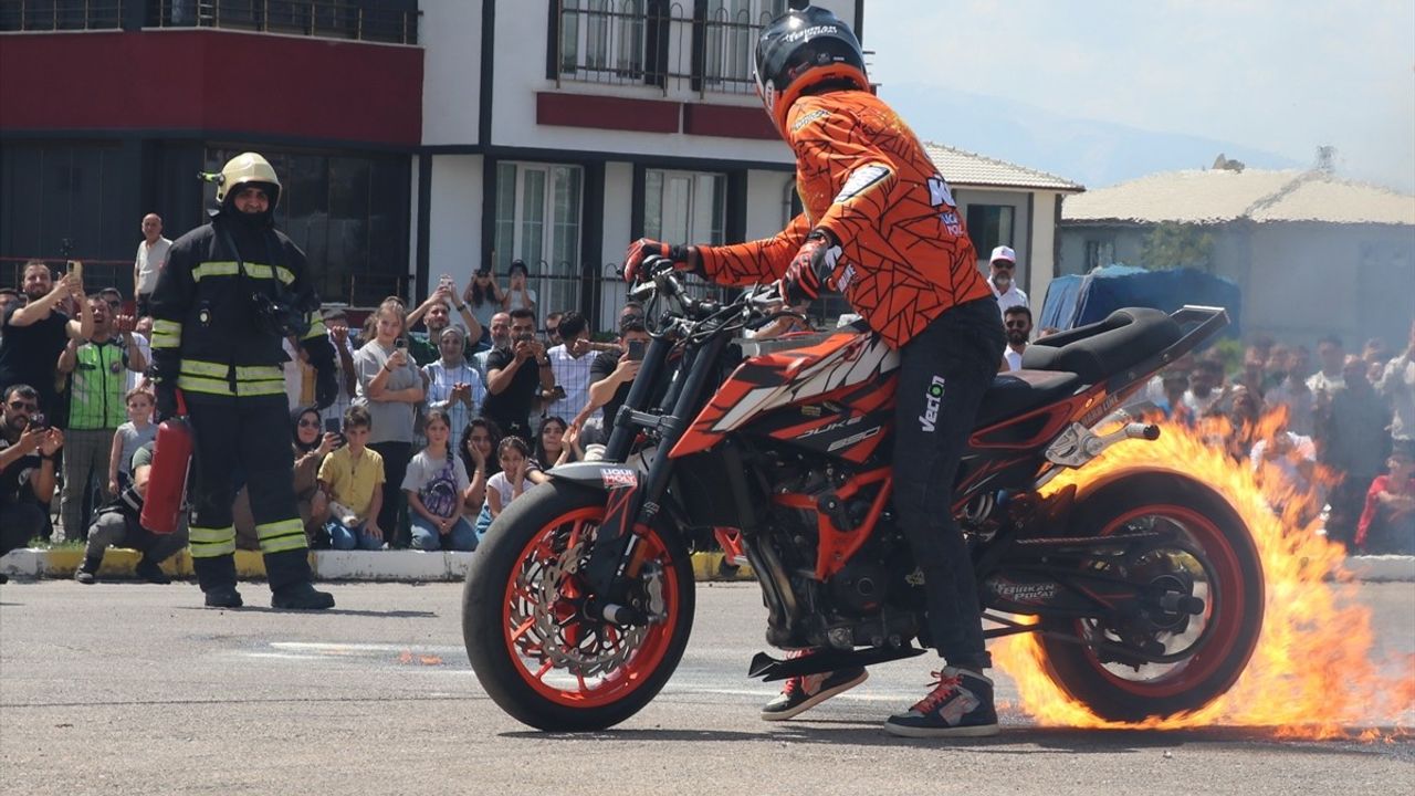 Akrobasi Sporcusu Birkan Polat'tan Gençlere Motosiklet Kullanma Tavsiyesi