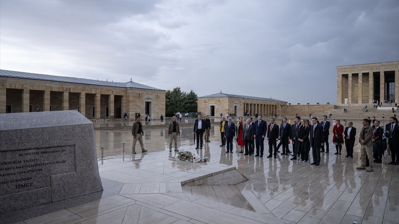 Almanya Sosyal Demokrat Parti Eş Genel Başkanı Klingbeil Anıtkabir'i Ziyaret Etti