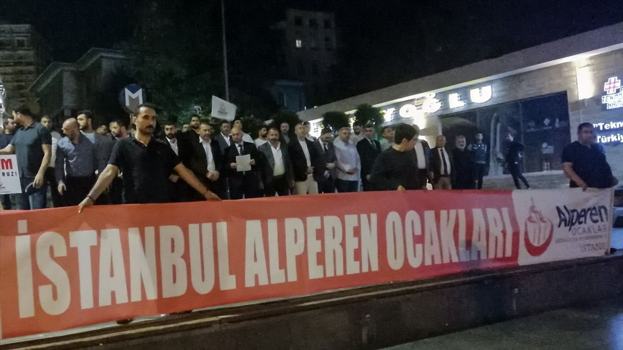 Alperen Ocakları İstanbul'da Şehit Polis İçin Protesto Düzenledi