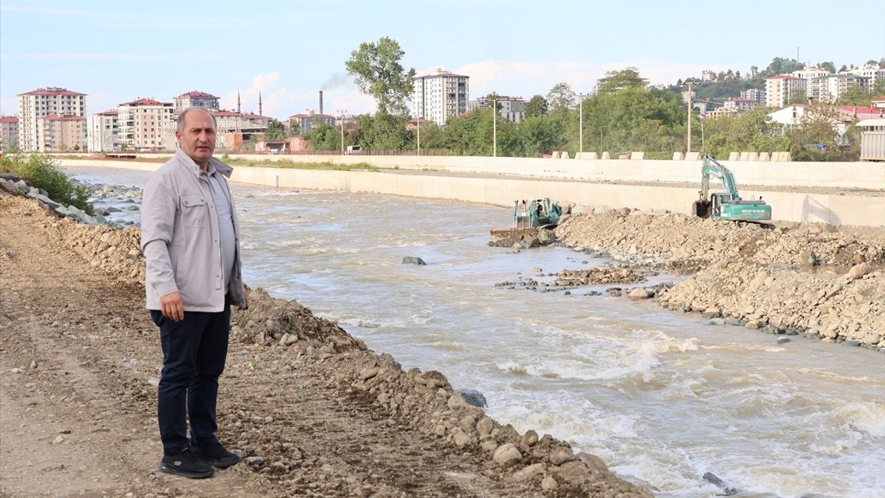 Arhavi'de Taşkın ve Heyelan Sonrası Yeniden Yapılanma Çalışmaları Devam Ediyor