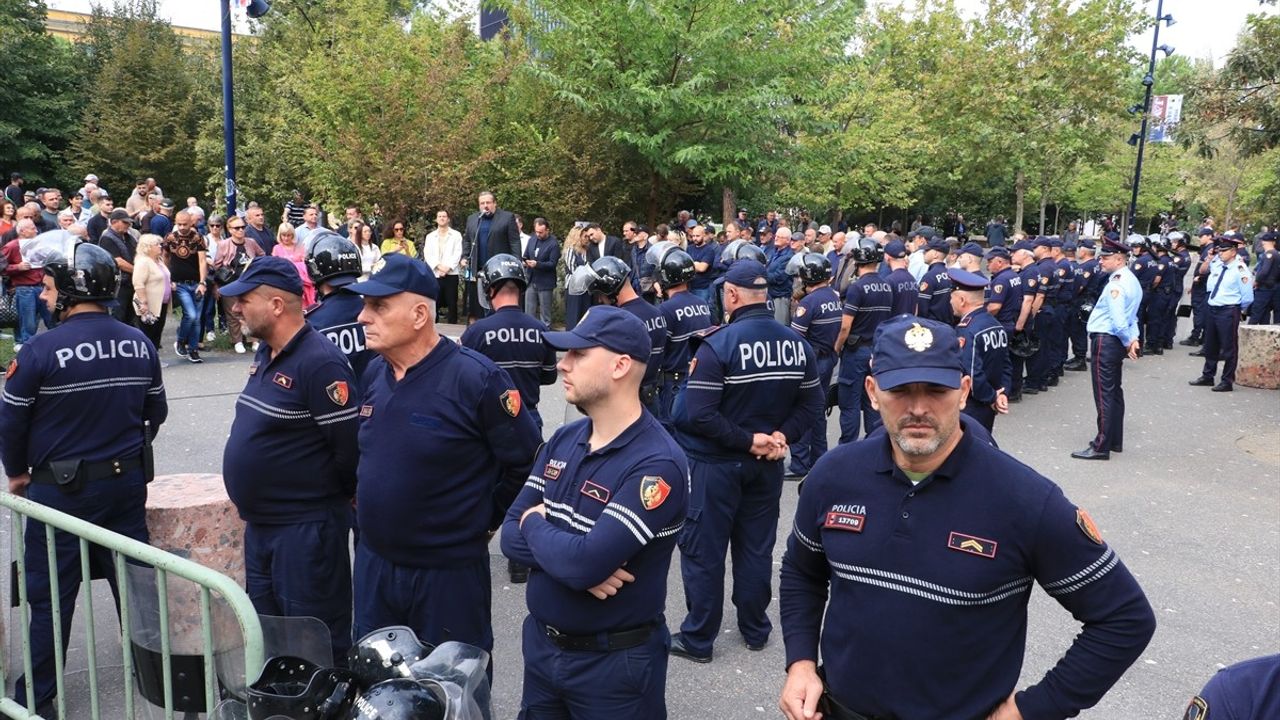 Arnavutluk'ta Yolsuzluk İddialarına Karşı Protestolar Devam Ediyor