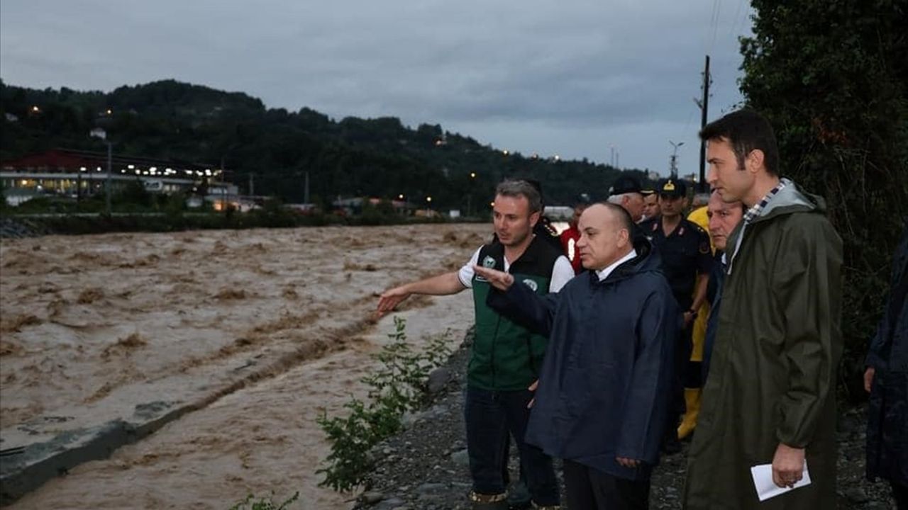 Artvin'de Yağışlar Nedeniyle 32 Köy Yolu Ulaşıma Kapandı