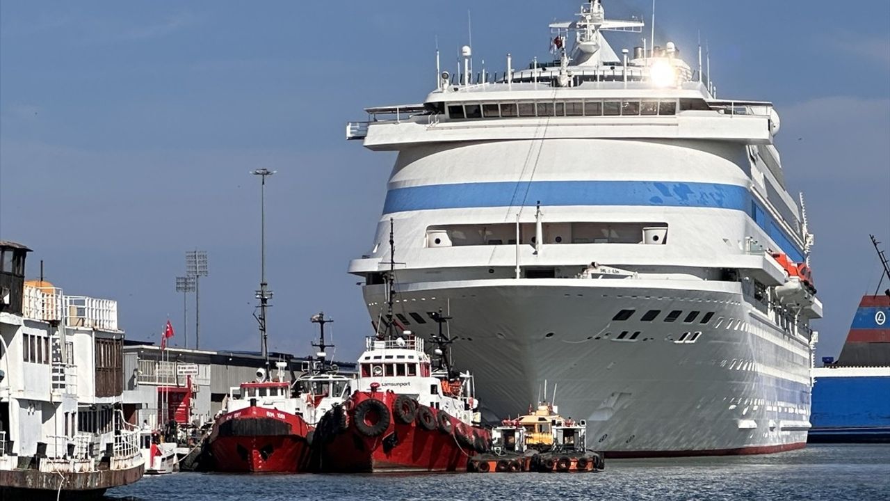 Astoria Grande Kruvaziyeri Samsun Limanı'na Uğradı