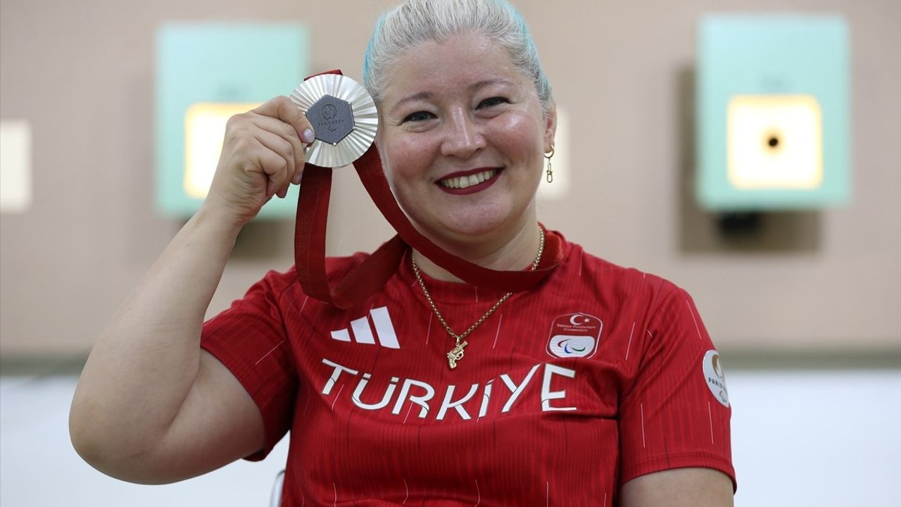 Aysel Özgan Paralimpik Oyunlarında Gümüş Madalya Kazandı