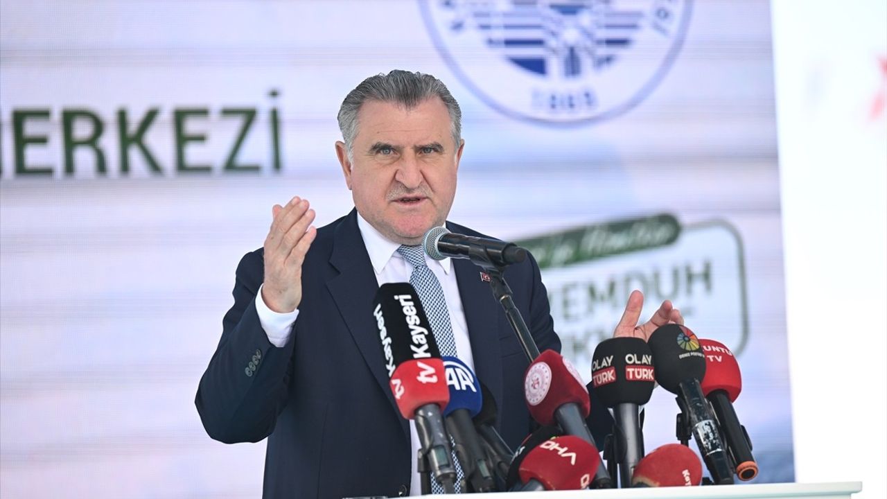 Bakan Bak, Erciyes Yüksek İrtifa Kamp Merkezi Tanıtımında Gençlere Yönelik Mesajlar Verdi