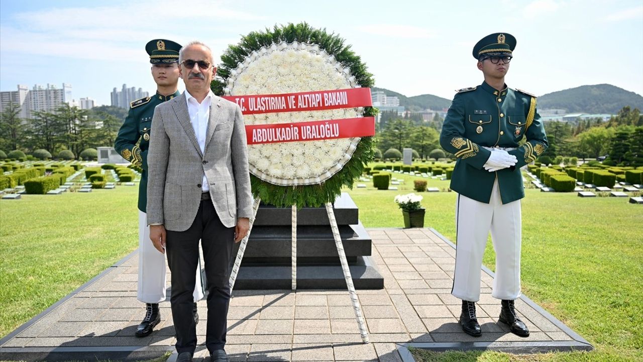 Bakan Uraloğlu'ndan Birleşmiş Milletler Anıt Mezarlığı'na Anlamlı Ziyaret