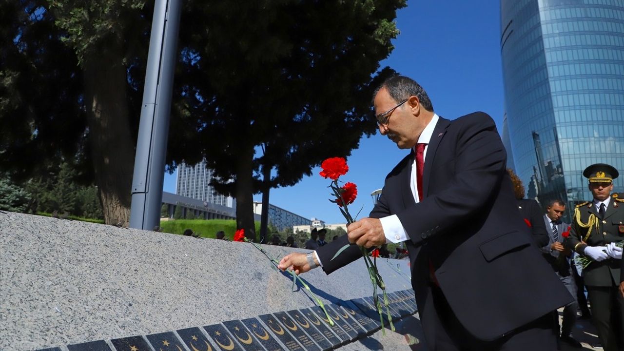 Bakü'de Türk Şehitliği'nde Kurtuluş Töreni Yapıldı