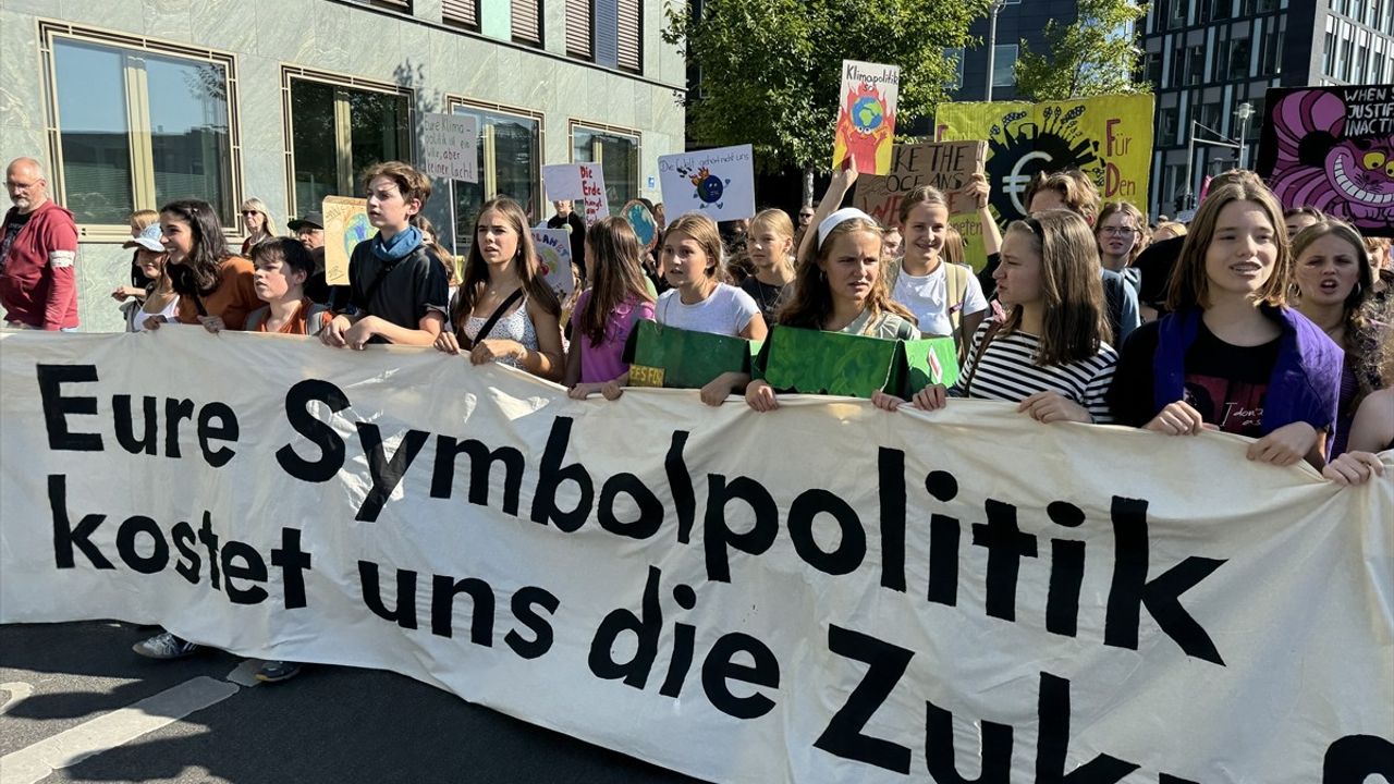 Berlin'de İklim Protestosu: Gelecek İçin Eylem Zamanı