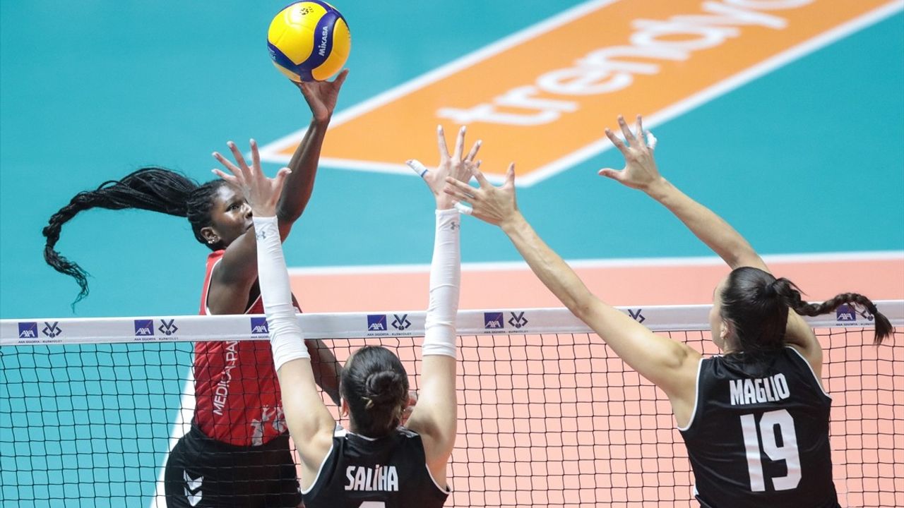 Beşiktaş Voleybol Takımı, AXA Sigorta Kupa Voley'de Rakibini Mağlup Etti