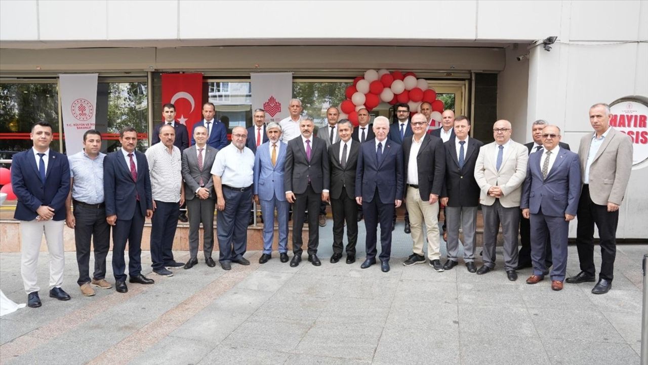 Beyoğlu'nda Hayır Çarşısı Faaliyete Geçti