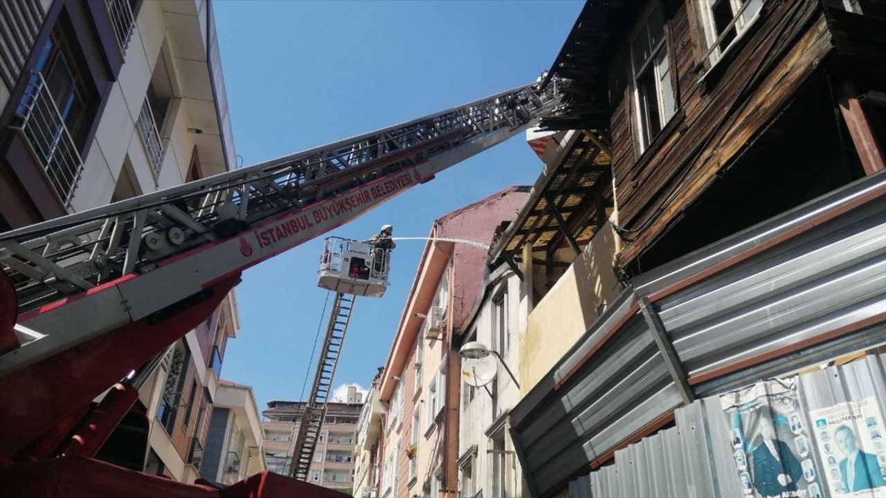 Beyoğlu'nda Yangın Faciası: Anne ve Çocukları Kurtarıldı